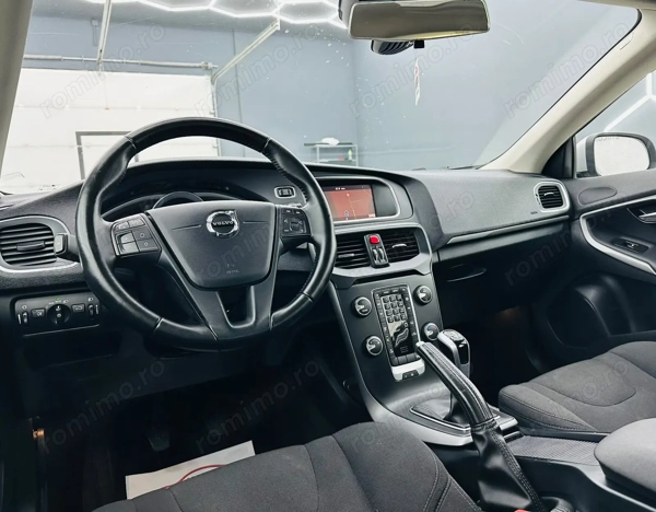 VOLVO V40 2018 — imagine 20