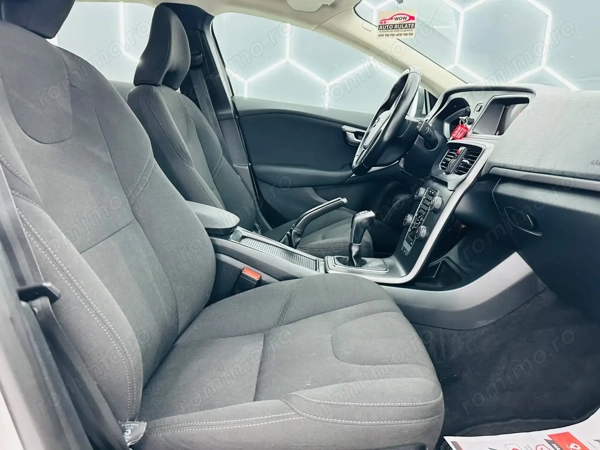 VOLVO V40 2018 — imagine 17