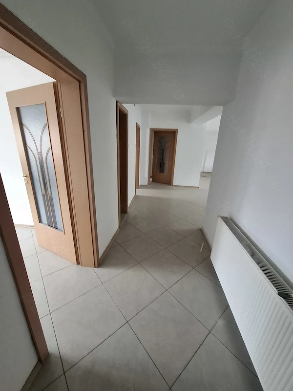 Vând apartament cu 4 camere confort 1 decomandat zona centrală — fotografia 1