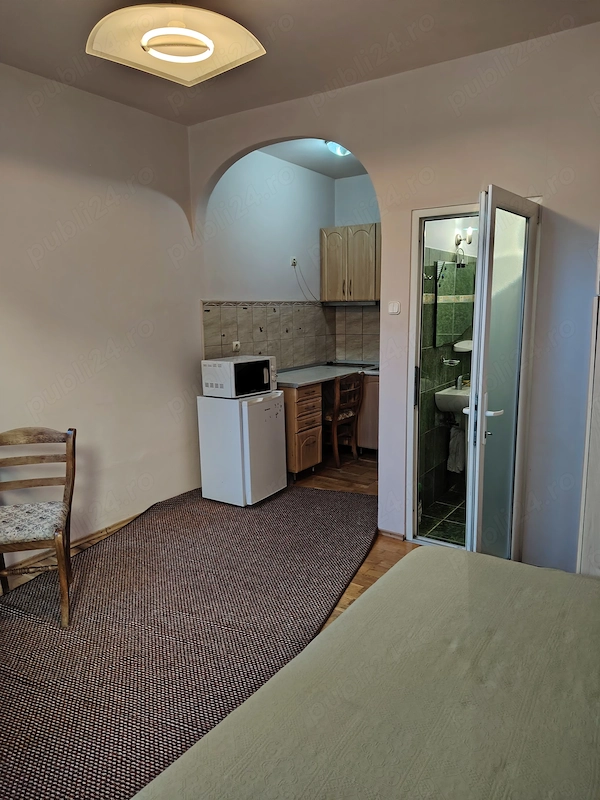 Chirie centru pt o persoana o camera la casa cu intrare separata din curte cu baie,bucatarie — fotografia 2