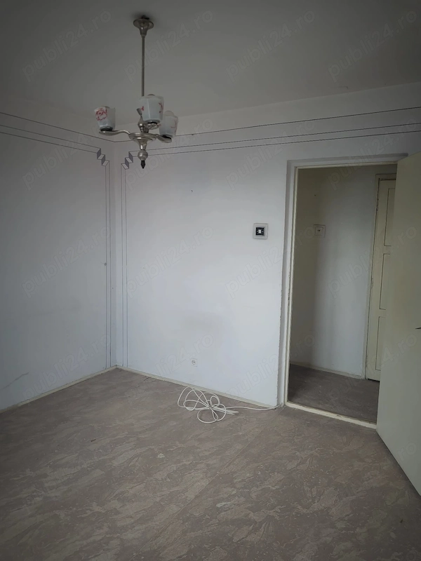 Vând apartament 3 camere decomandat Slobozia Ialomita — fotografia 3