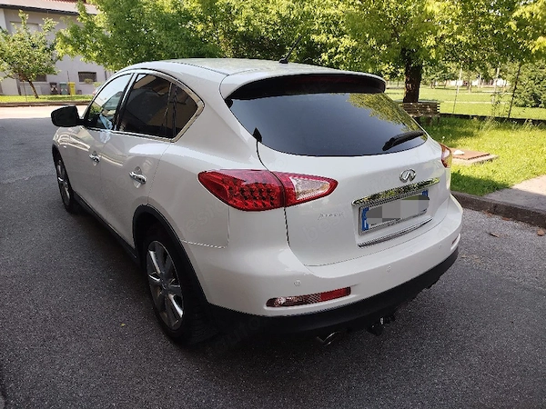 INFINITI Unknown Model 2011 — imagine 4