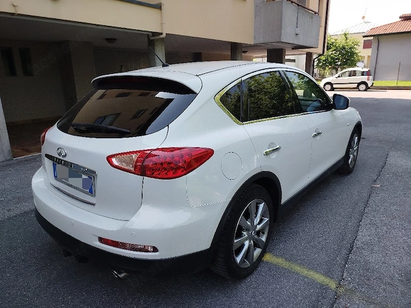 INFINITI Unknown Model 2011