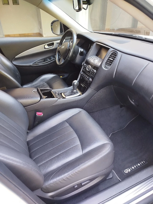 INFINITI Unknown Model 2011 — imagine 5
