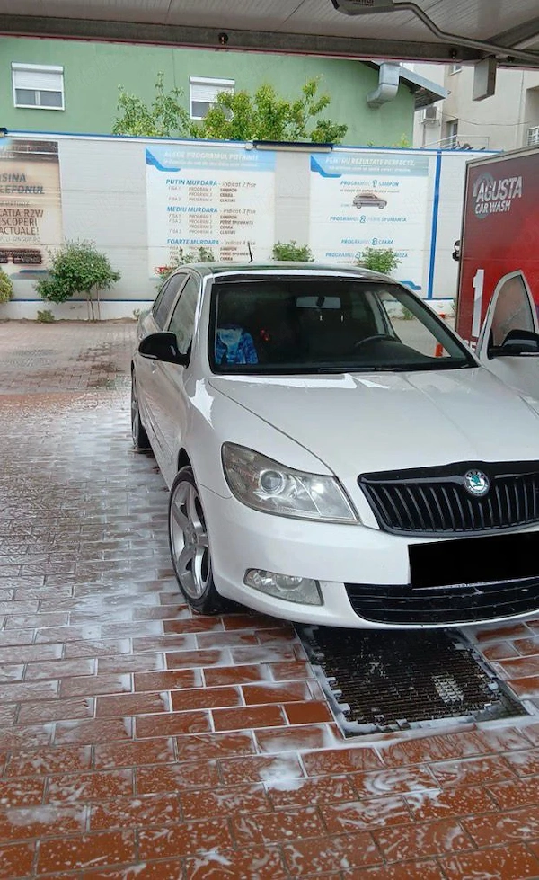 SKODA Octavia 2012 — imagine 3