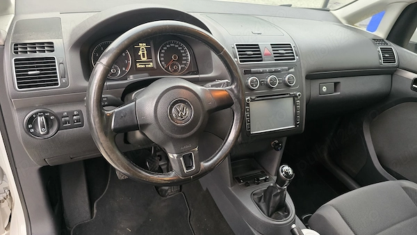 VOLKSWAGEN Touran 2012 — imagine 4