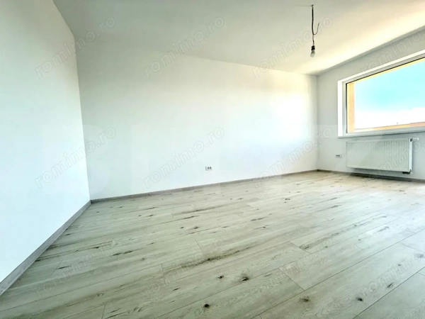 Apartament cu 2 camere decomandat, etaj 10/10 - Tractorul — fotografia 3