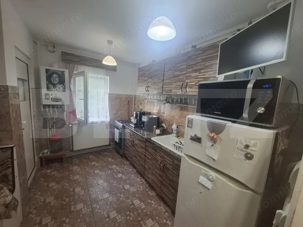 Apartament de vanzare cu 2 camere,52 mp,zona micro 16 — fotografia 3