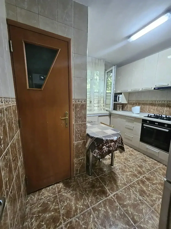 Apartament 2 camere decomandat, mobilat, loc de parcare inclus. Zona Sos.Giurgiului cu Luica — fotografia 3
