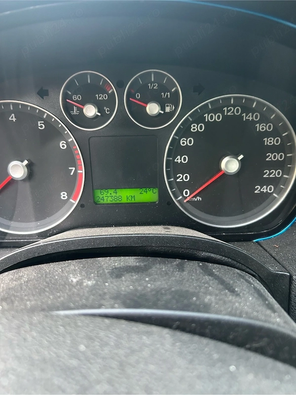 FORD FOCUS SPORT 1.6 benzină vând schimb