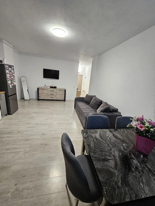 Vand apartament cu 2 camere in bloc nou — fotografia 3