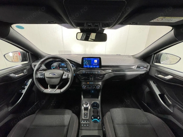 FORD Focus 2022 — imagine 8