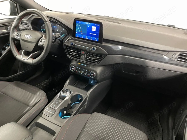 FORD Focus 2022 — imagine 9
