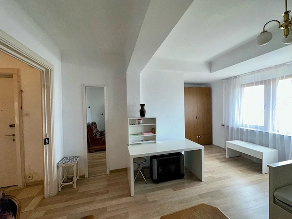 Bd. Carol I, Ultracentral Garsonieră Interbelică cu Potențial Premium stradal — fotografia 1