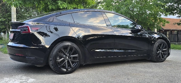 TESLA Model 3 2022 — imagine 3