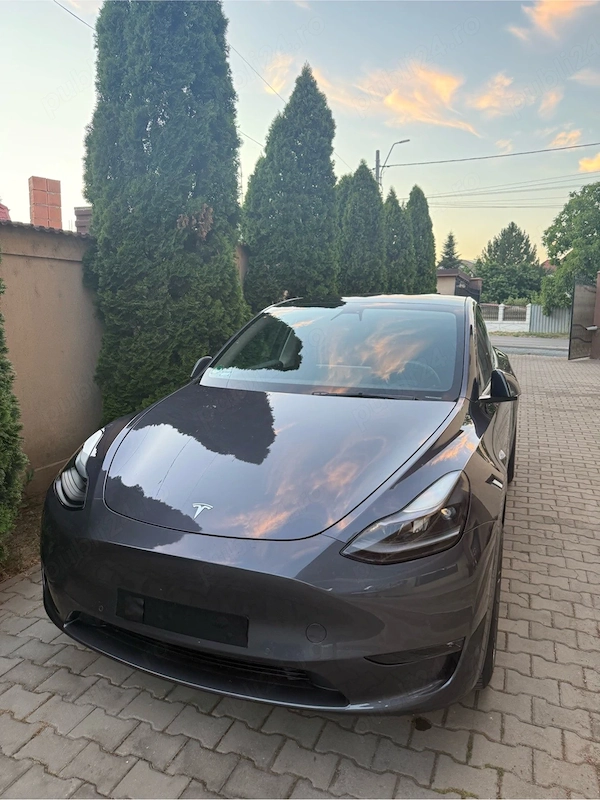 TESLA Model Y 2022 — imagine 4