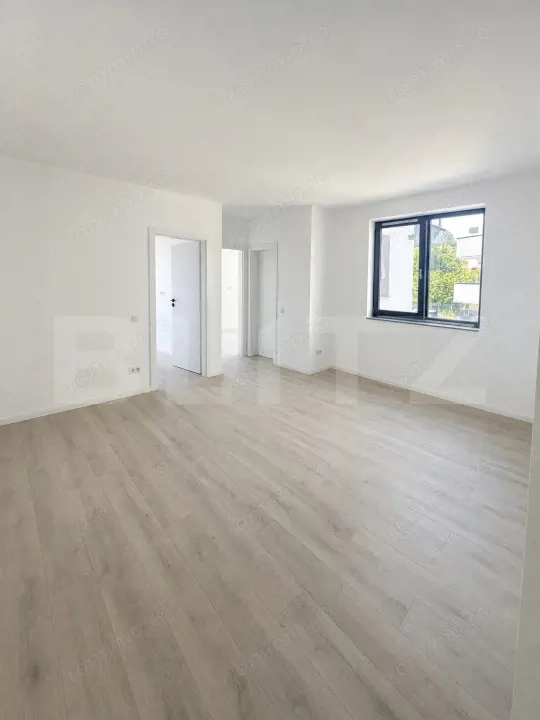 Apartament 3 camere + balcon, etaj 1 — fotografia 1