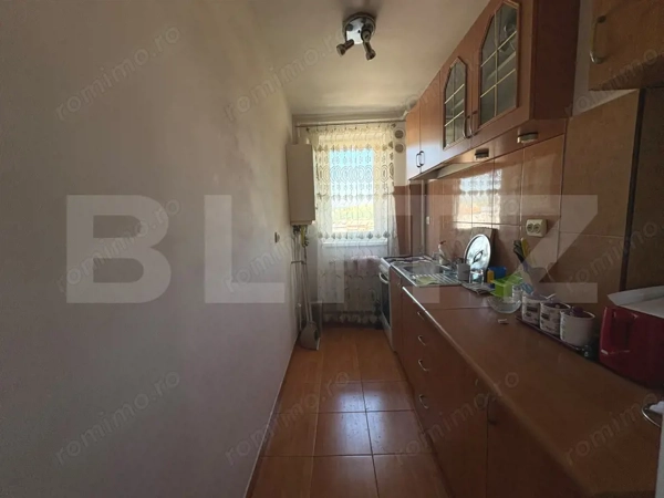Apartament de vanzare, 3 camere, 52 mp, renovat - Hunedoara — fotografia 3