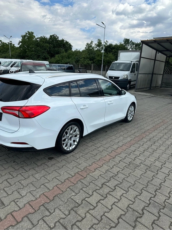 FORD Focus 2020 — imagine 7