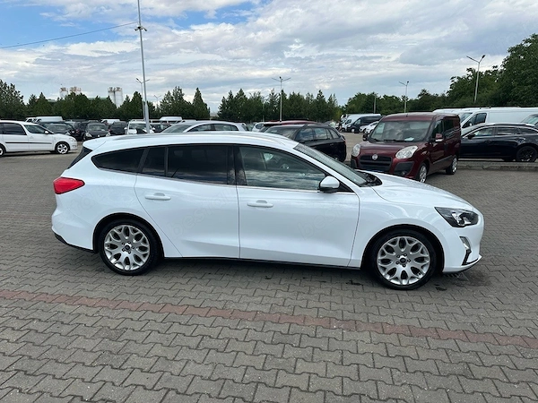 FORD Focus 2020 — imagine 3