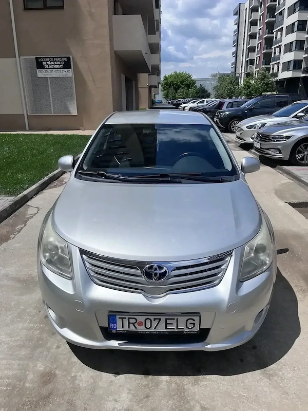 TOYOTA Avensis 2012