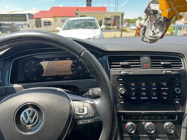 VOLKSWAGEN Golf 2020 — imagine 5