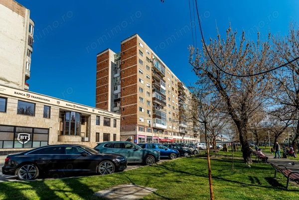 Apartament cu 3 camere în Podgoria Arad, vedere frumoasă, 2 balcoane — fotografia 1