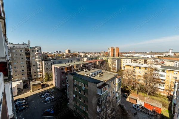 Apartament cu 3 camere în Podgoria Arad, vedere frumoasă, 2 balcoane — fotografia 2
