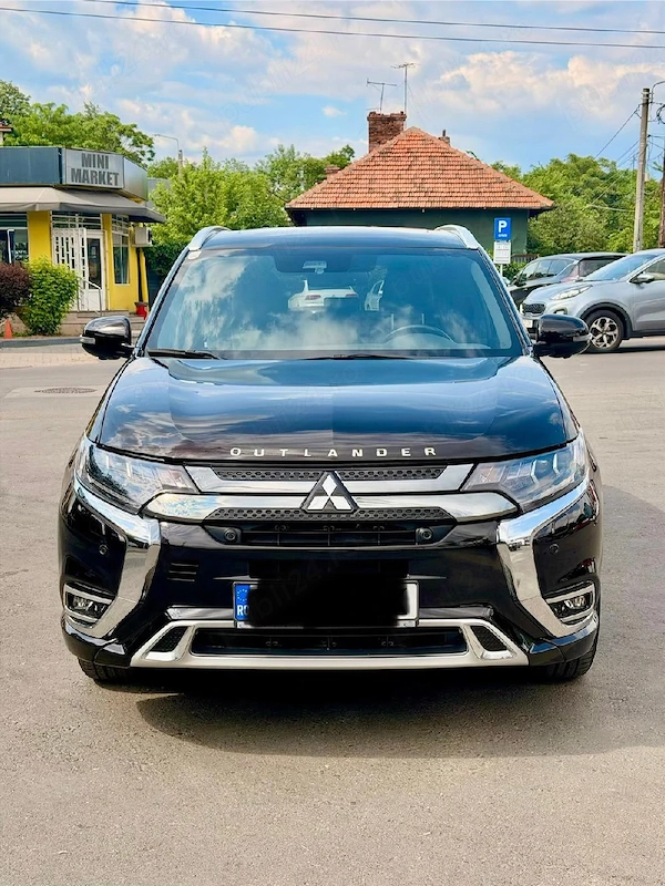 Mitsubishi Outlander PHEV 2.4L 4WD Instyle+ (Model 2020 Luna 11)
