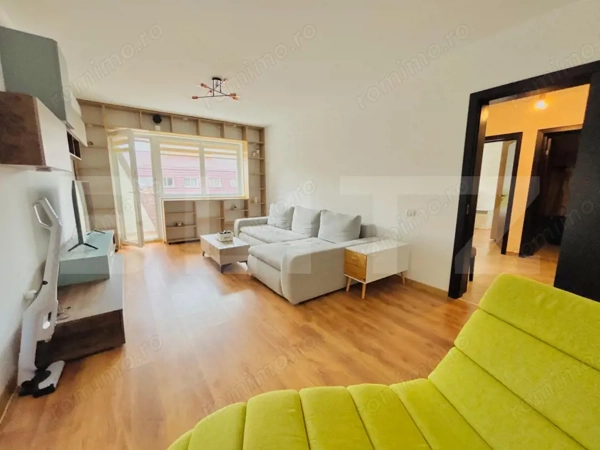 Apartament cu 2 camere, mobilat modern, cu terasă și parcare — fotografia 1