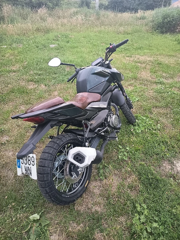 Vând motocicletă de 125 ăn stare foarte bună de funcționare