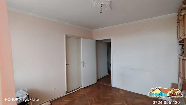 Proprietar vand apartament decomandat cu 3 camere in Tiglina 2 Galati — fotografia 3