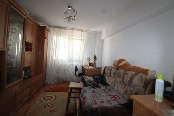 Apartament 3 camere, zona 9 Mai — fotografia 1