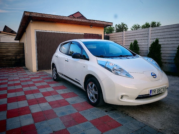 Nissan leaf electric