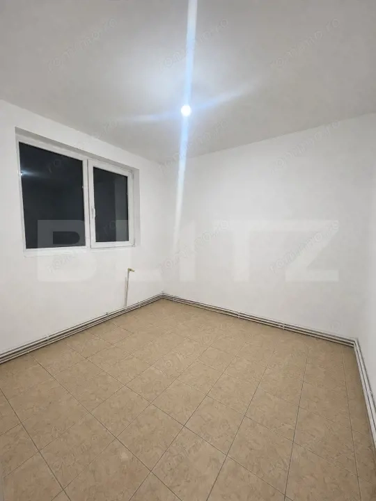 Apartament/Spatiu comercial Parter înalt-Acces din Blvd.Decebal — fotografia 2