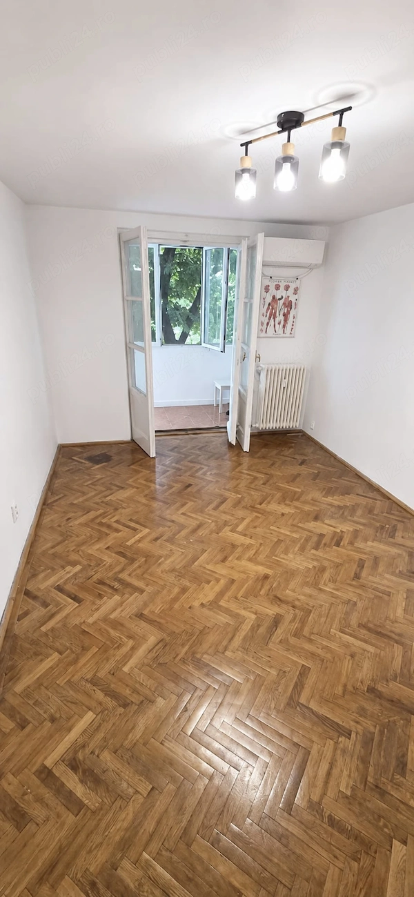 Vand apartament cu 2 camere la Victoriei — fotografia 1