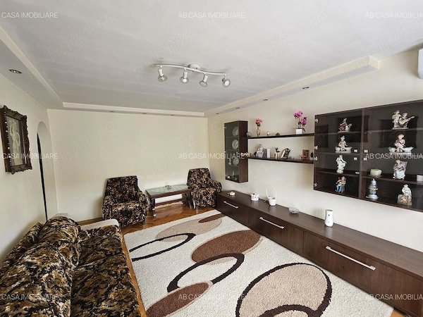 Apartament 3 camere, decomandat, et. 4 4, cu acoperiș, zona Soarelui, Bd Sudului, comision 0% — fotografia 3