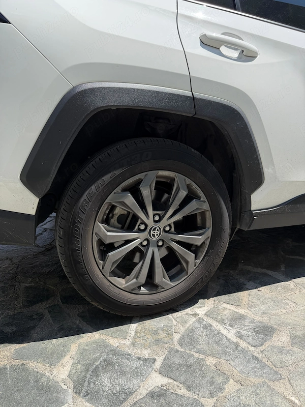 TOYOTA RAV4 2025 — imagine 7