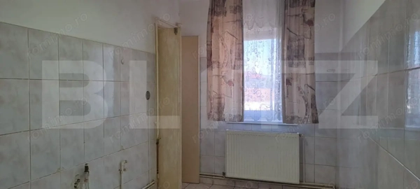 Apartament 2 camere, etaj 4, zona centrală, Făgăraș – nemobilat, de renovat — fotografia 3