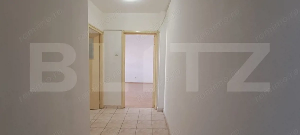 Apartament 2 camere, etaj 4, zona centrală, Făgăraș – nemobilat, de renovat — fotografia 1
