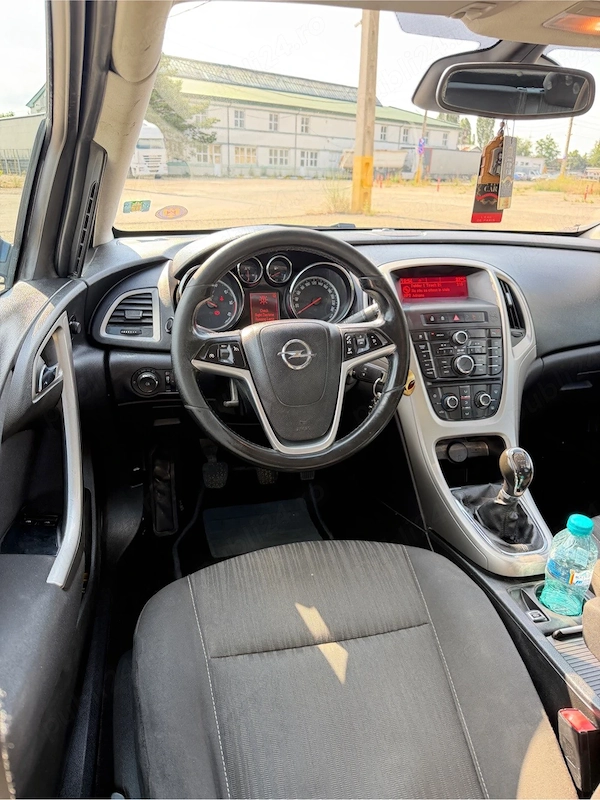 OPEL Astra 2011 — imagine 4