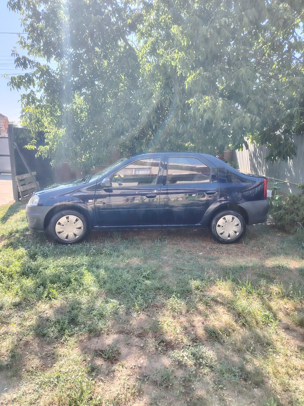 Vând Dacia Logan