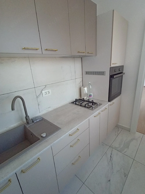 Piata Unirii, nou, prima inchiriere, semimobilat mobilat, pet friendly — fotografia 1