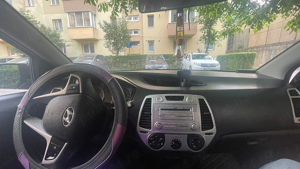 HYUNDAI Accent 2011 — imagine 5