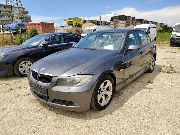 BMW 318i an 2008 navigație semi piele