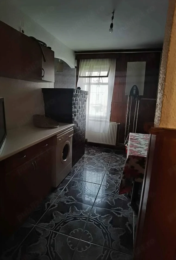 Vând apartament cu 3 camere în Unirii - Reghin - 64m pătrați utili — fotografia 3