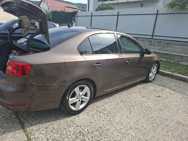 VOLKSWAGEN Jetta 2013 — imagine 4