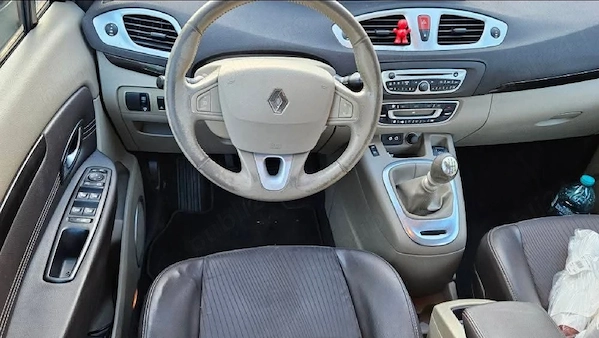 RENAULT Scenic 2010 — imagine 3