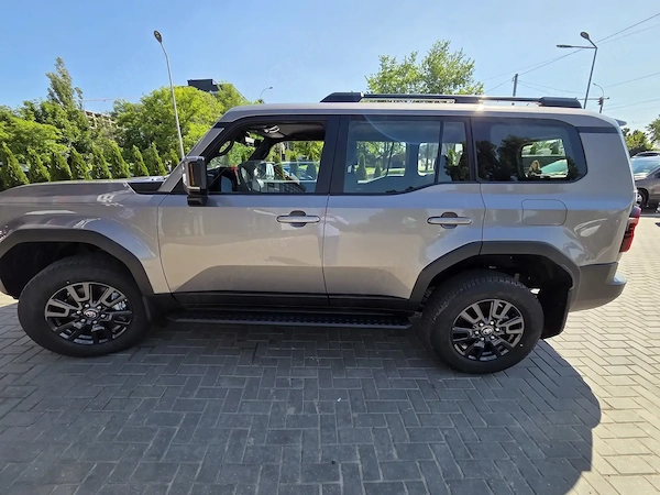 TOYOTA Land Cruiser 2025 — imagine 4