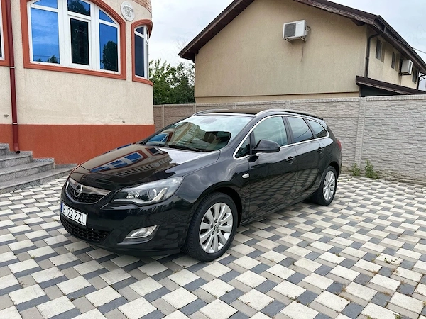OPEL Astra 2012